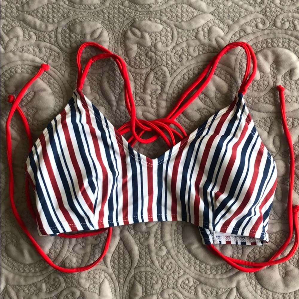 Cupshe Bikini Top. Swimwear.
